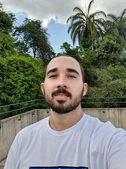Vitor Gonçalves Teixeira is a veterinarian, an animal behavior specialist, and a master’s student in Veterinary Sciences.