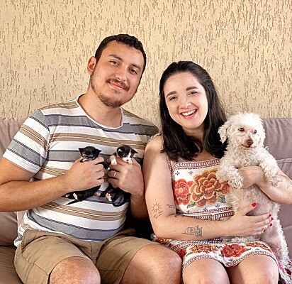 Letícia, her fiancé, the kittens, and the family dog.