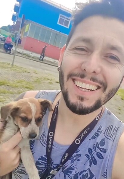 Leandro rescued the malnourished puppy.