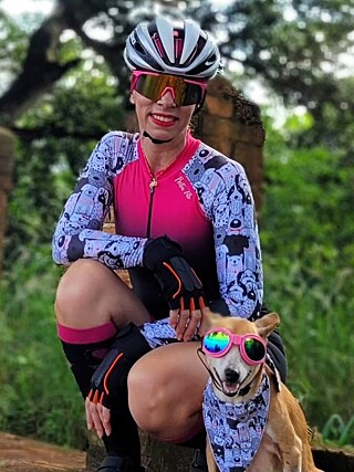 Meet Mery, the pup who loves the thrill of cycling!